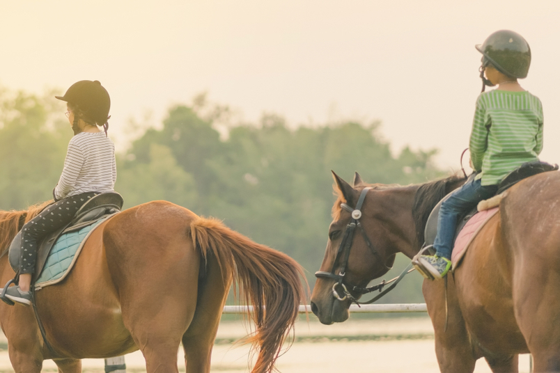 bambini a cavallo
